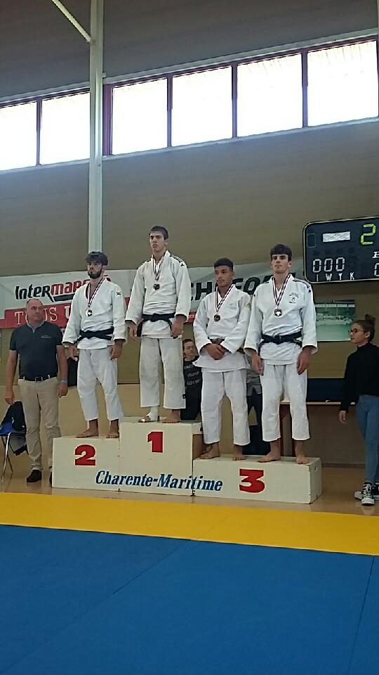 Podium Pierre Castan
